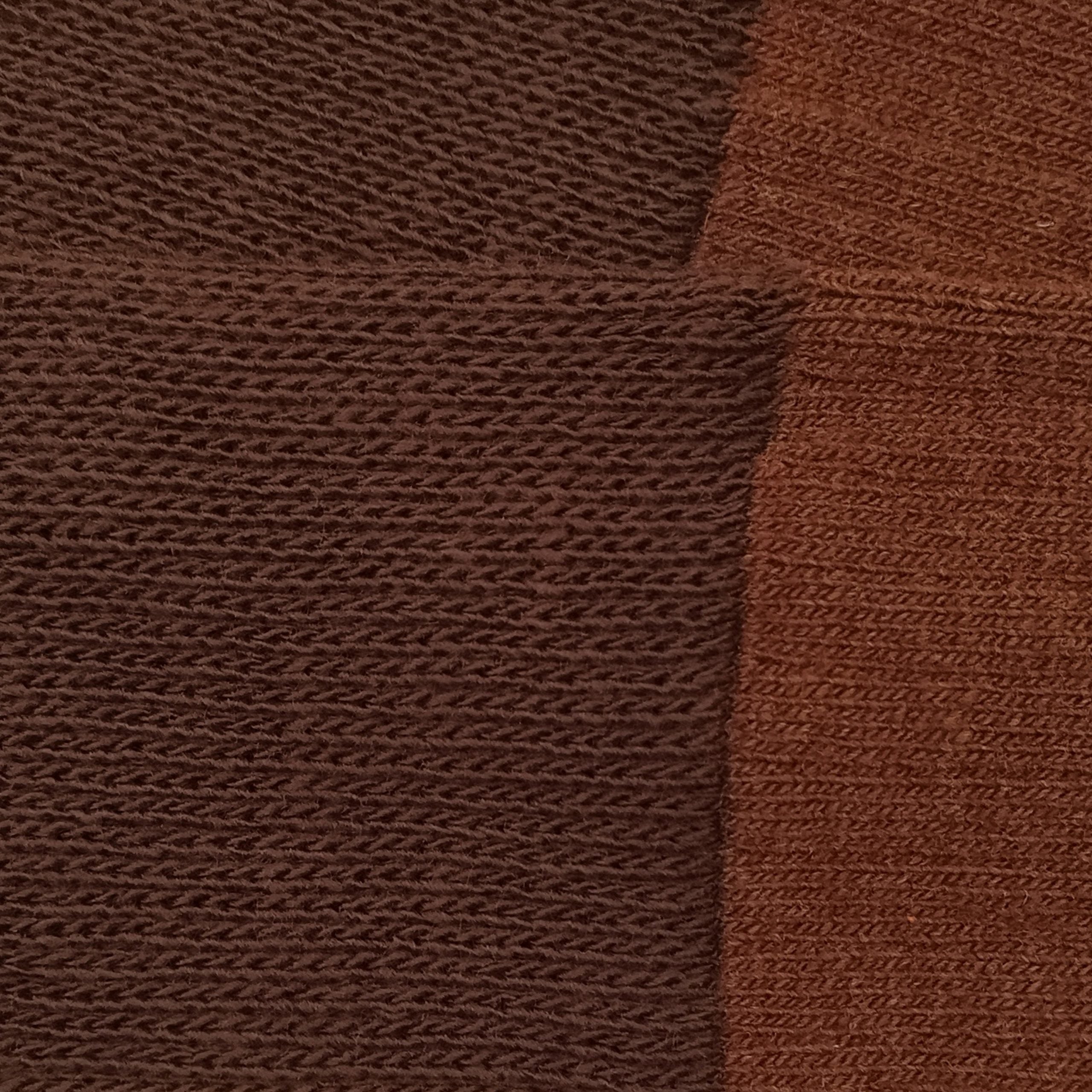 LANA CALZA MARRON DETALLE