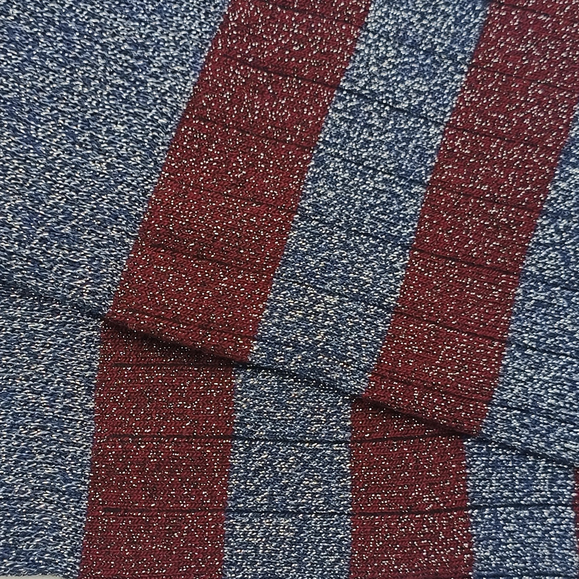BRILI-BRILLI-RAYAS-BURDEOS-MARINO-DETALLE