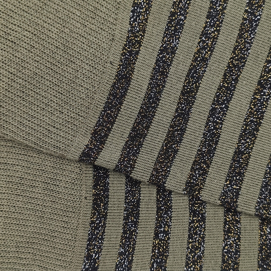 BRILI-BRILLI-RAYAS-FINAS-NEGRO-TOMILLO-DETALLE