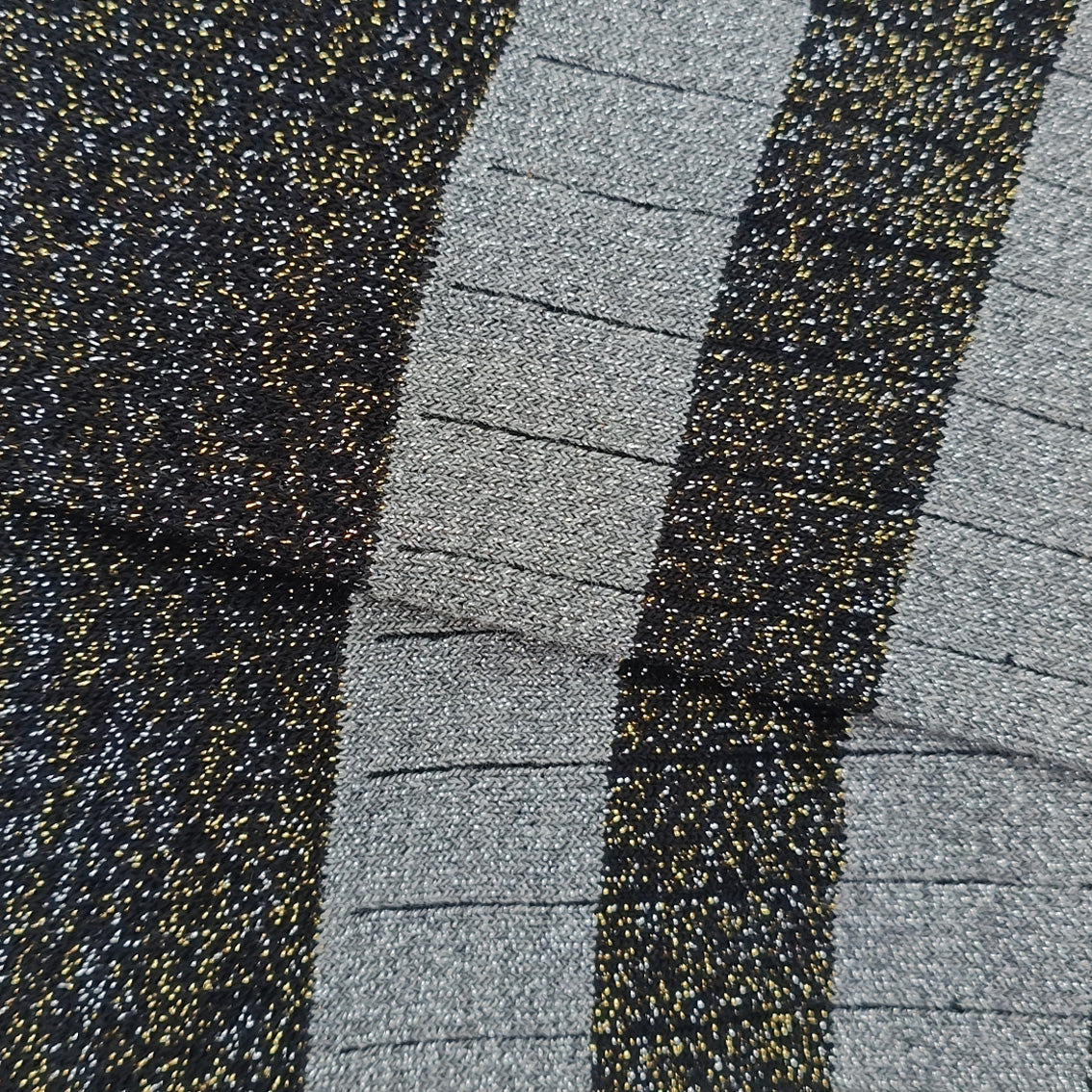 BRILI-BRILLI-RAYAS-GRIS-NEGRO-DETALLE (2)