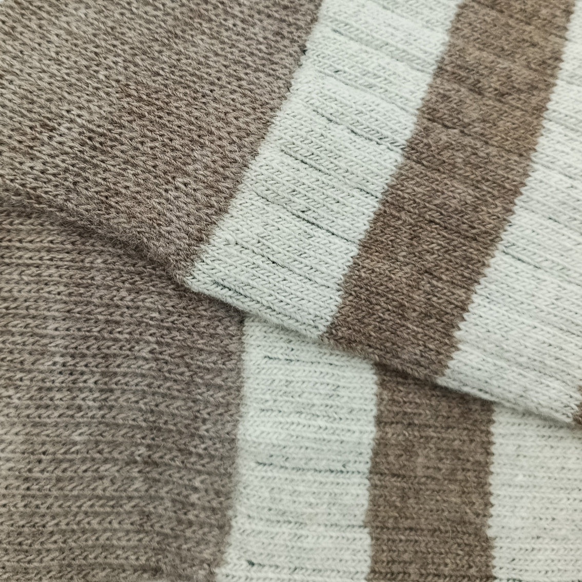 DETALLE RAYA VERTICAL OPTICO BEIGE