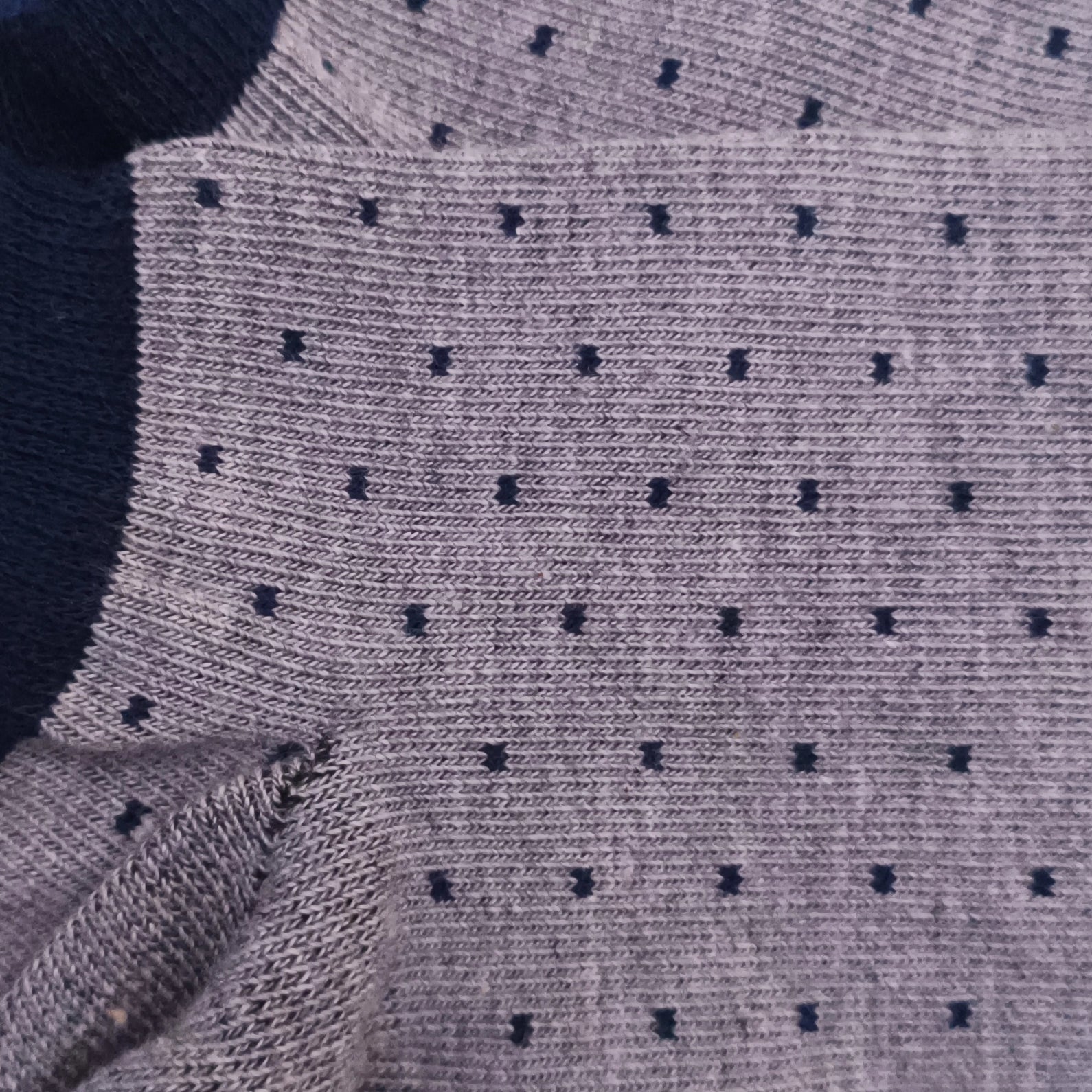 ESPIGA-TOBILLERO-TOPITOS-GRIS-MARINO-DETALLE