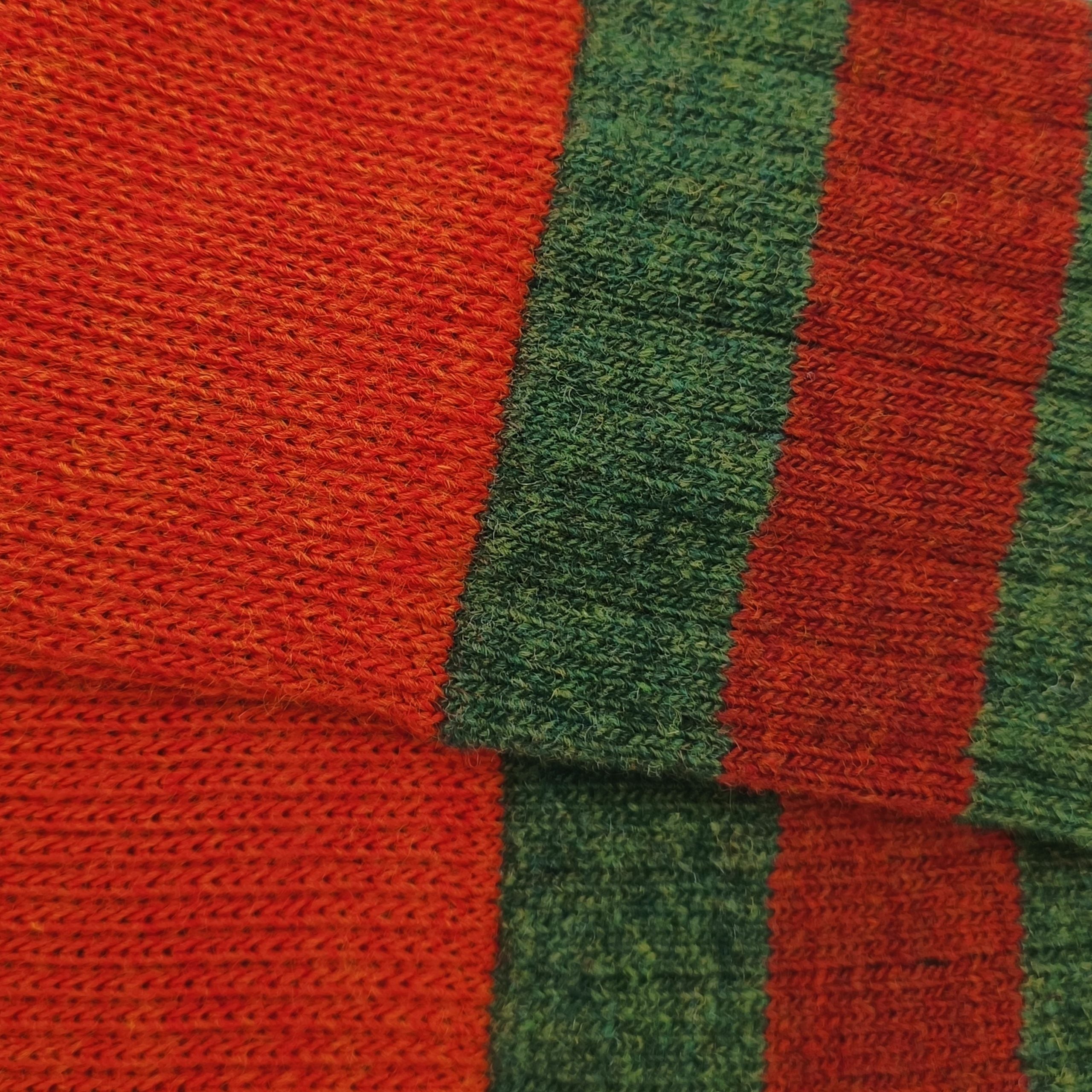 LANA-RAYAS-VERDE-TEJA-DETALLE