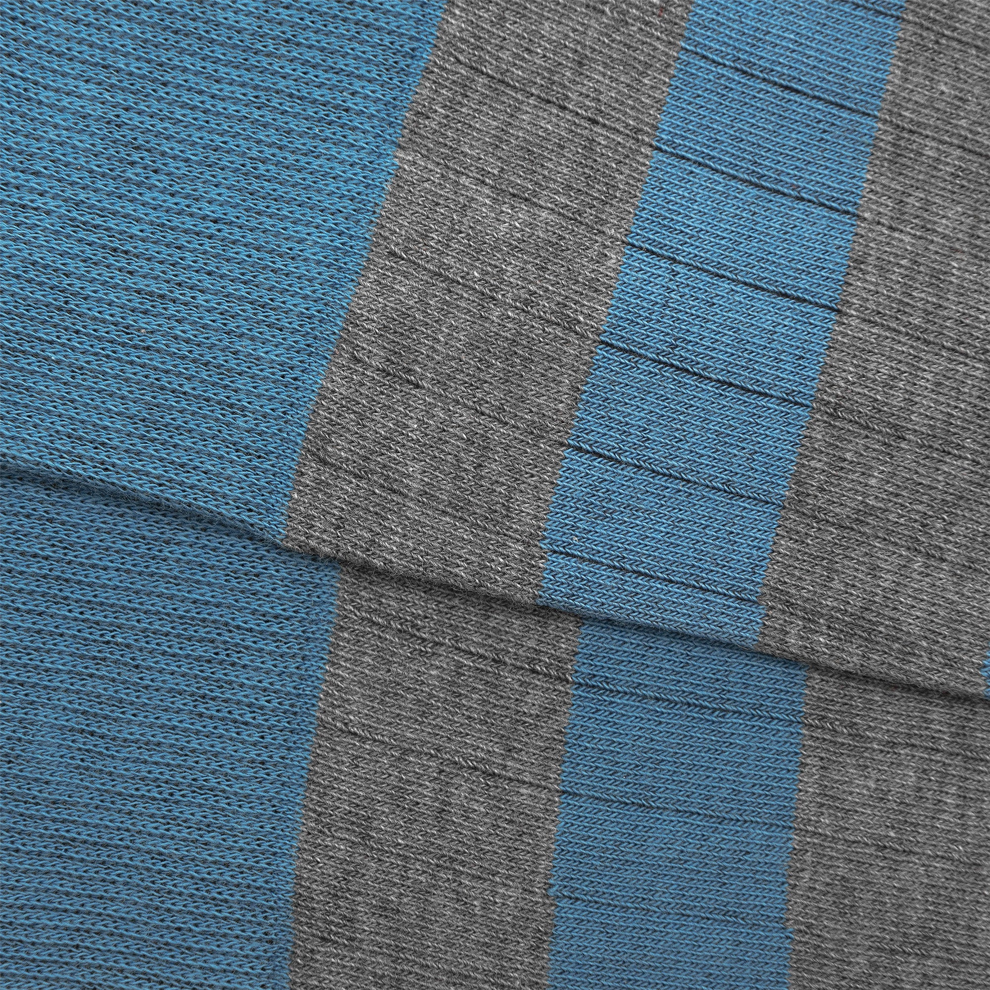 RAYA-GRIS-AZUL-DETALLE